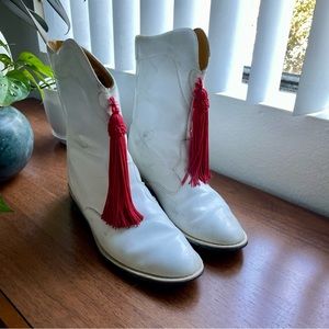 Vintage Cheerleader Boots with TASSLE!